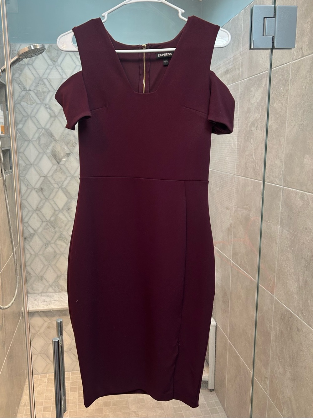 Express Women's Cold-Shoulder Midi Dress in Burgundy